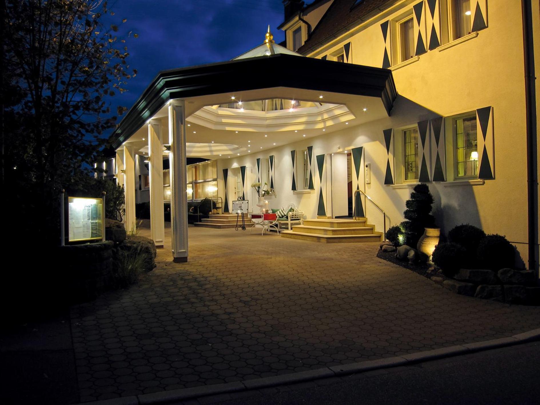 Hotel-Restaurant Arneggers Adler Tiefenbronn Exterior photo